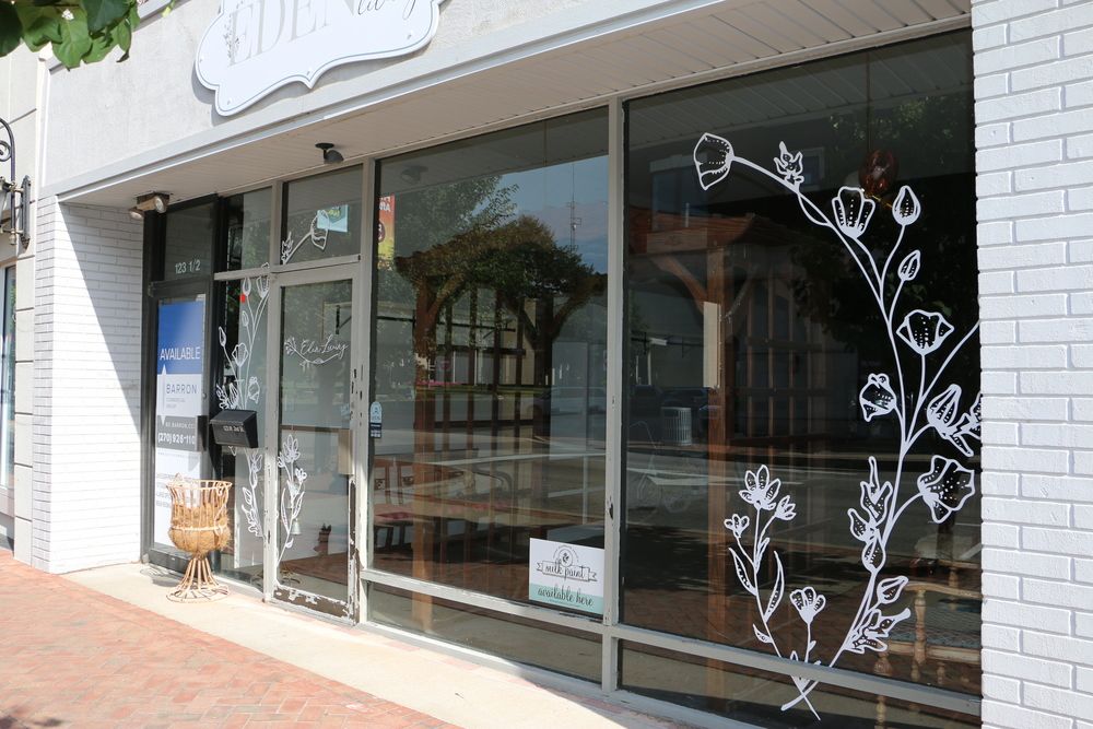Downtown Street Retail and 2nd Floor Professional Office: 123 W 2nd St, Owensboro, KY 42303